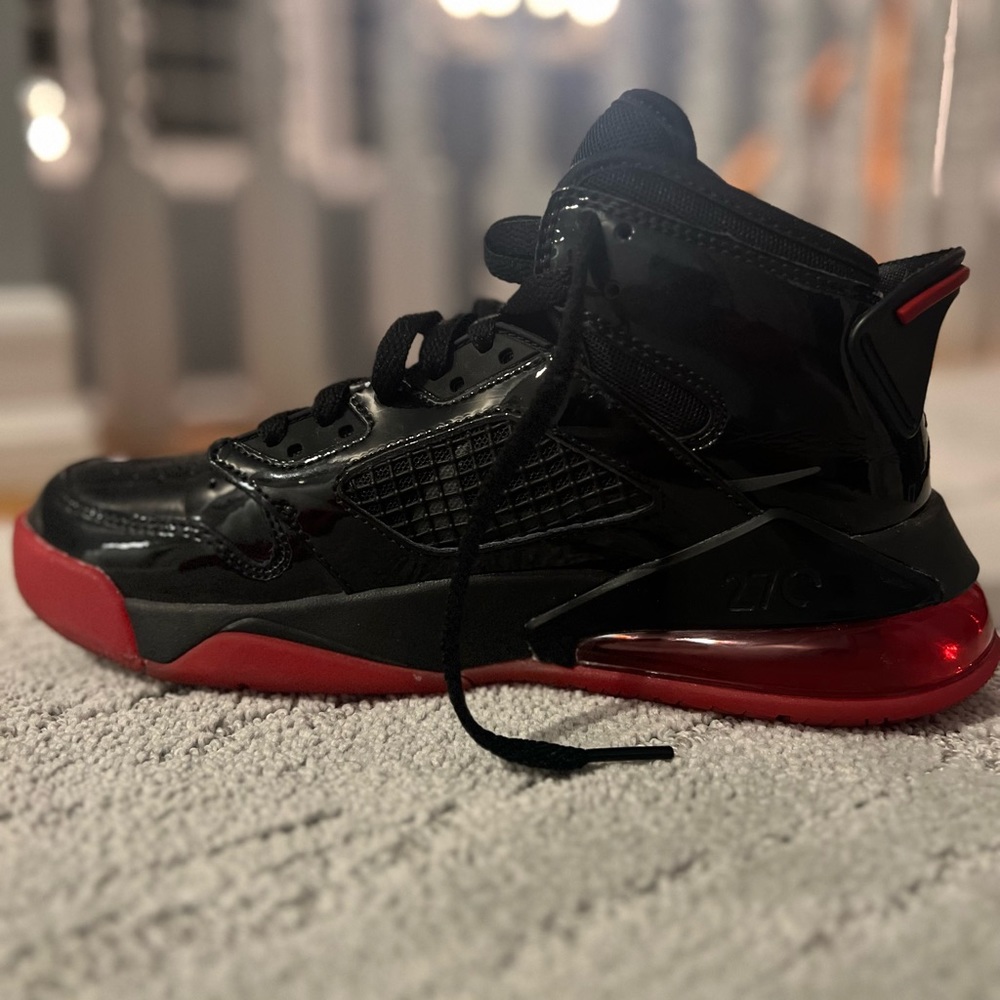 Like NEW-Jordan Mars 270 -Big Kids